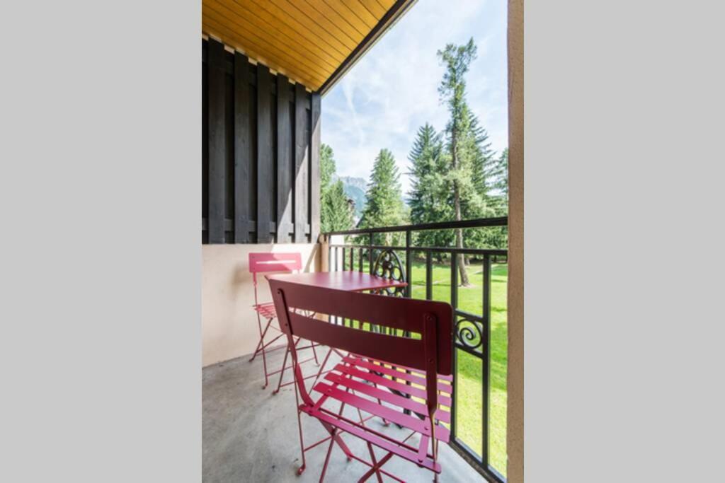 Ferienwohnung Au Coeur De Chamonix, Un Ecrin De Verdure Exterior foto